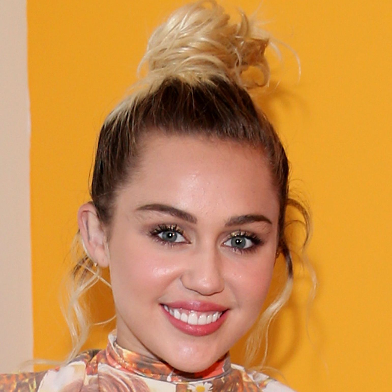 Miley Cyrus Porn Interracial - Miley Cyrus - Songs, Liam Hemsworth & Age