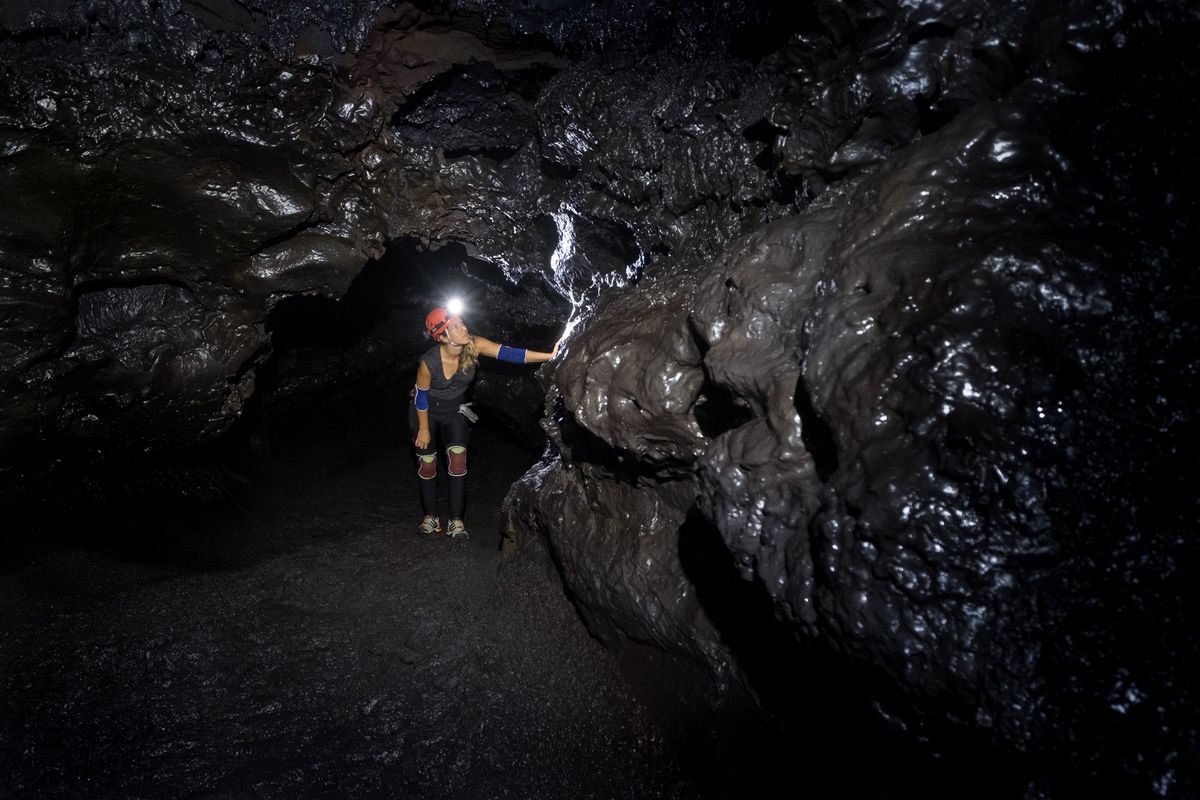 Op het eiland Runion ontdek je enkele van de jongste lavatunnels ter wereld