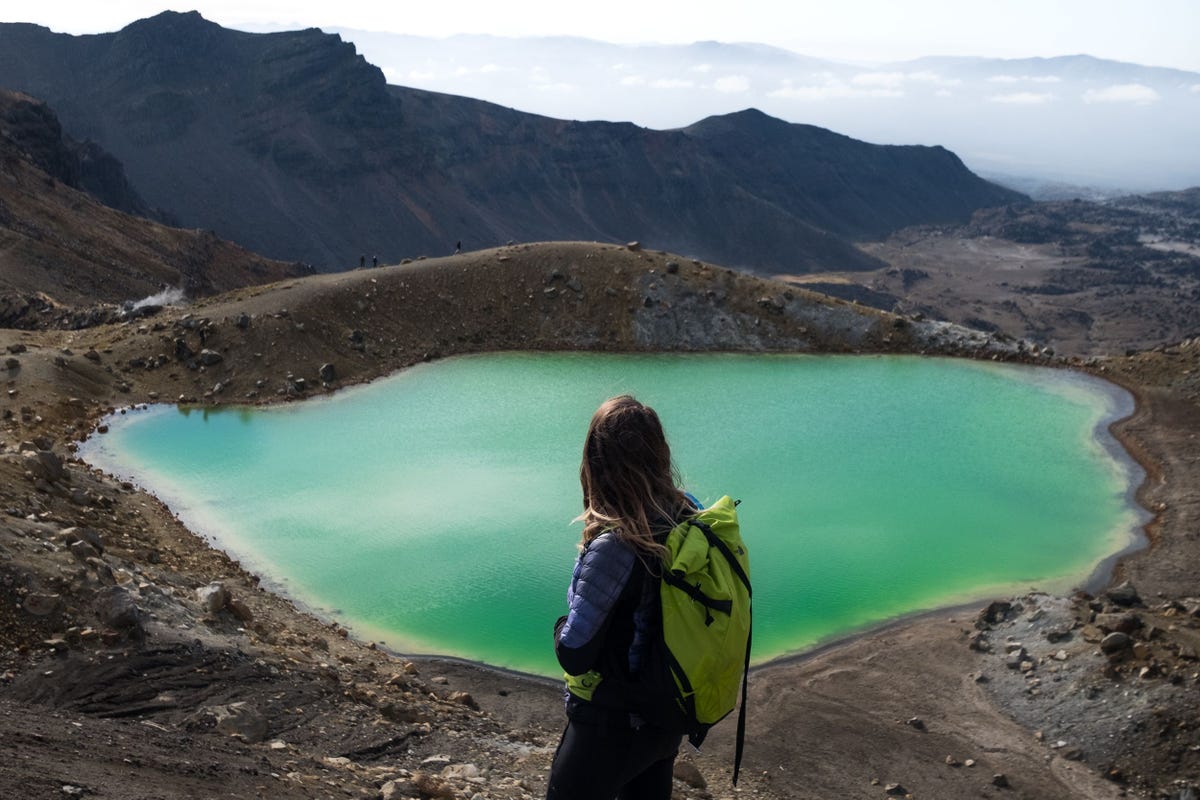 Uitzicht op een van de Emerald Lakes op de Tongariro Crossing
