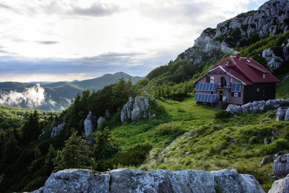 Schlosser Dom in het avondlicht na een donderstorm De hut wordt onderhouden door de overheid van Kroati en biedt onderdak aan hikers in nationaal park Risnjak