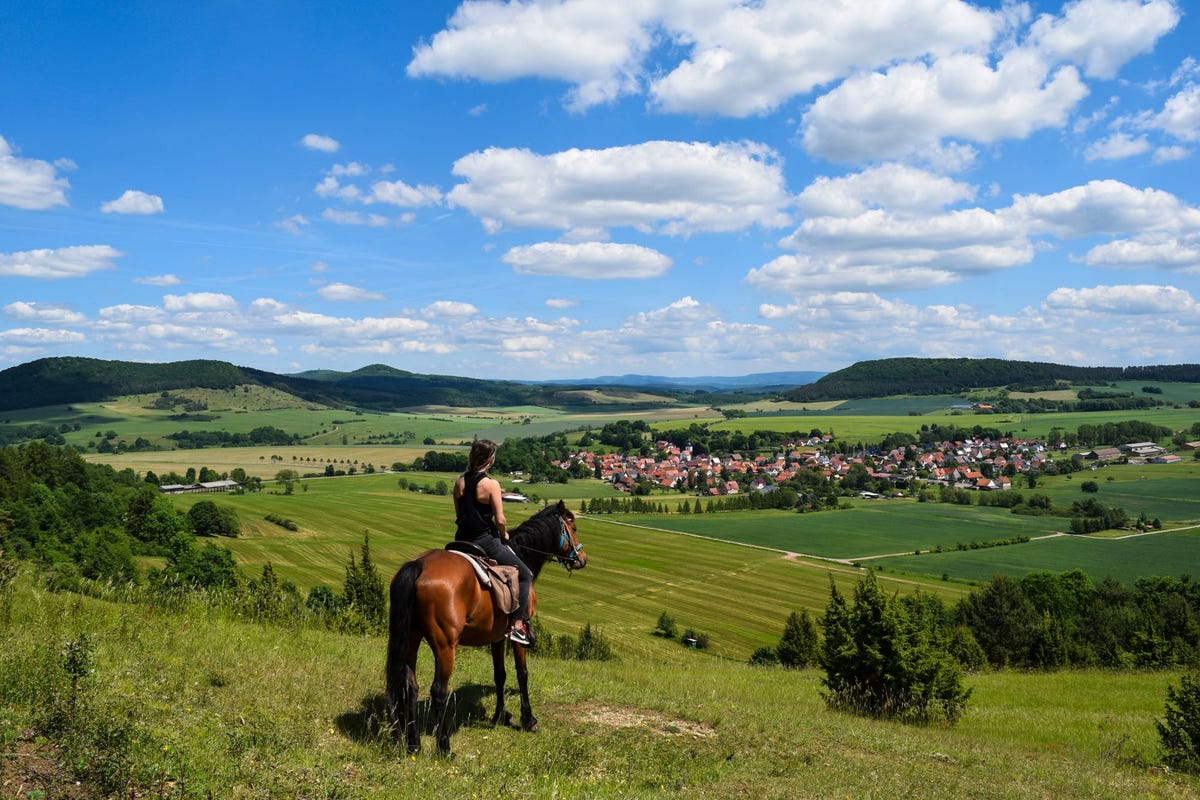 Westernrijden in Rhn Vanaf de Neuhausberg kijk je neer op het Wiesental