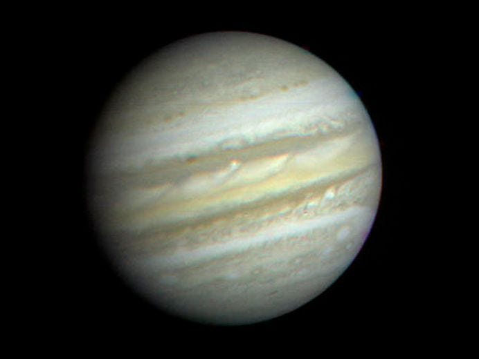 De NASAtweelingsondes Voyager 2 en Voyager 1 werden respectievelijk in augustus en september 1977 gelanceerd en hebben sindsdien nieuwe werelden in de kosmos ontsloten waaronder Jupiter op de foto Saturnus Uranus en Neptunus