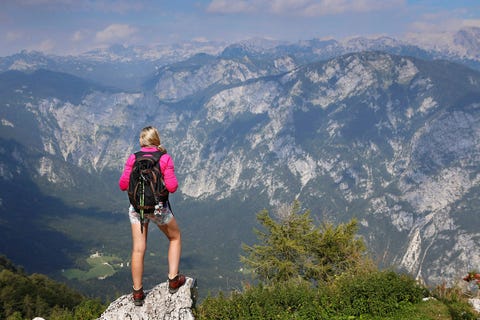 Op de Vogel bij het skicentrum op 1535 meter hoogte aan de zuidzijde van het Meer van Bohinj Het plateau is een populair wandelgebied met een sensationeel uitzicht over de Julische Alpen