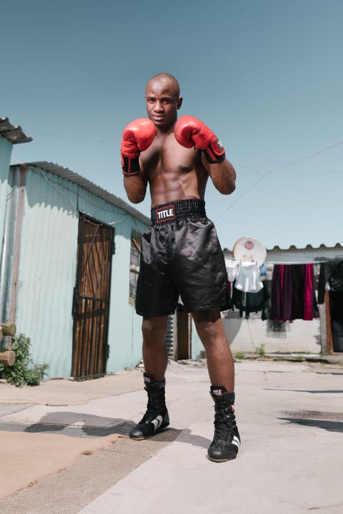 Thembani BabyJake Mbangatha 27 is politieman en bokser In 2017 werd hij Afrikaans WBAkampioen in het vedergewicht Zijn droom een eigen sportschool om er kinderen te trainen Ik wil een voorbeeld voor hen zijn