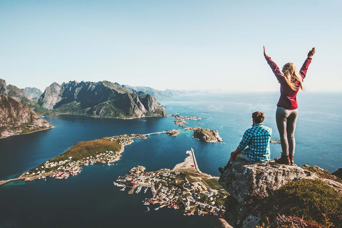 Het azuurblauwe water van de Lofoten Noorwegen