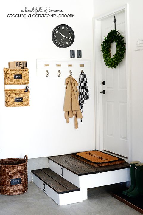 mudroom with steps and wreath