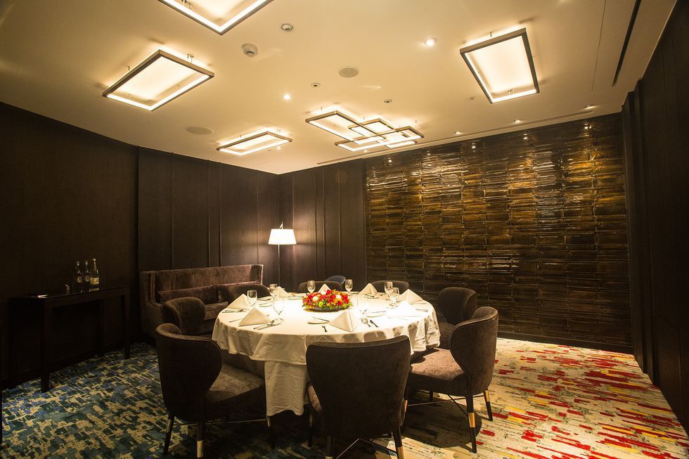 Restaurant, Room, Banquet, Interior design, Function hall, Lighting, Building, Table, Ceiling, Dining room, 