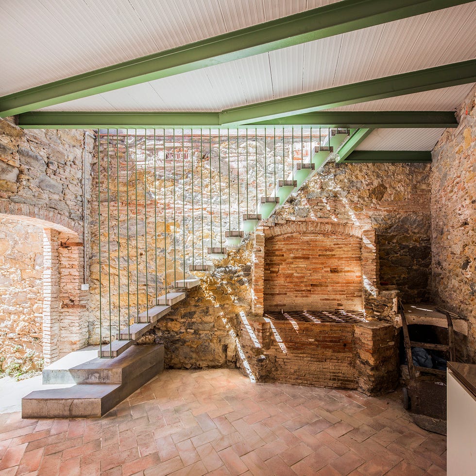 Factory in the Empordà converted into a house with outdoor patios