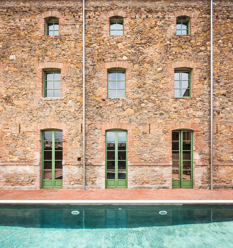 Factory in the Empordà converted into a house with outdoor patios