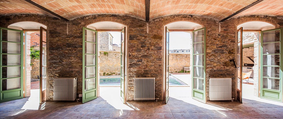 Factory in the Empordà converted into a house with outdoor patios