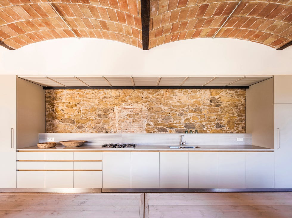 Factory in the Empordà converted into a house with outdoor patios