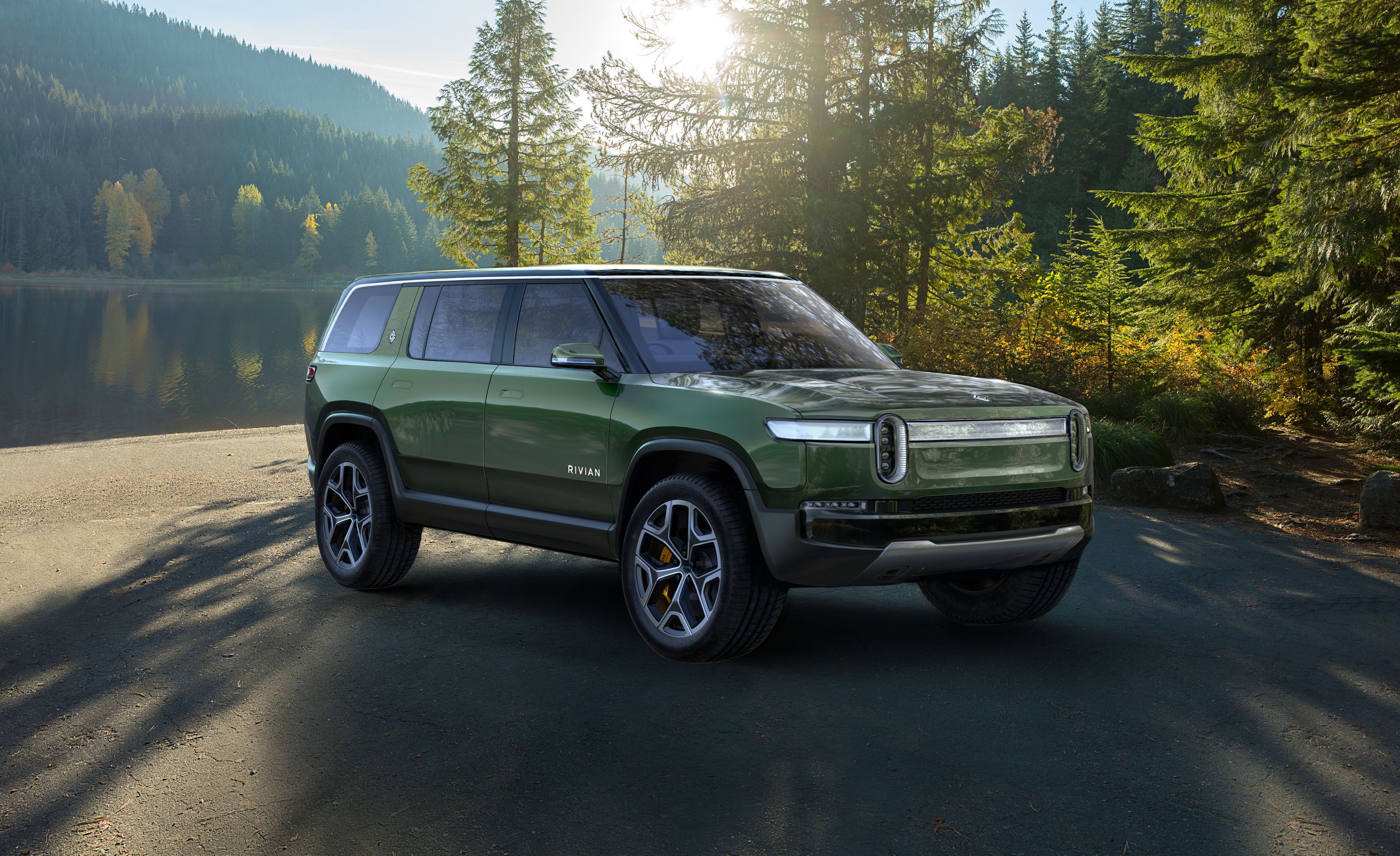  2022  Rivian R1S SUV  Specs Details and Release Date