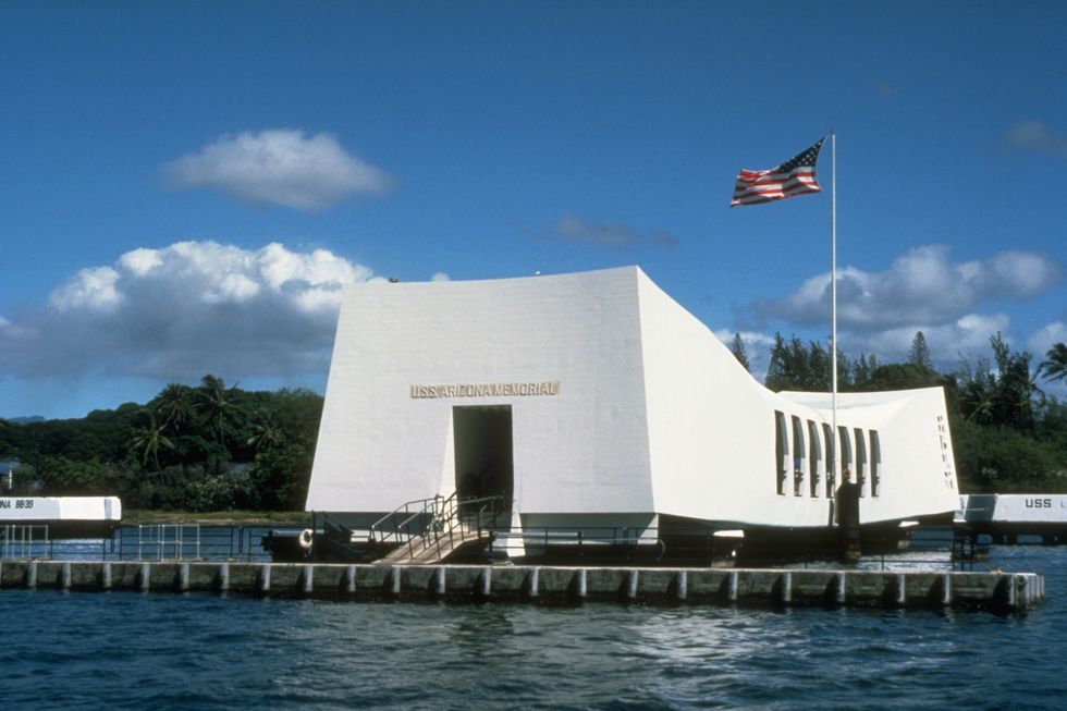 the uss arizona memorial at pearl harbor on a sunny day