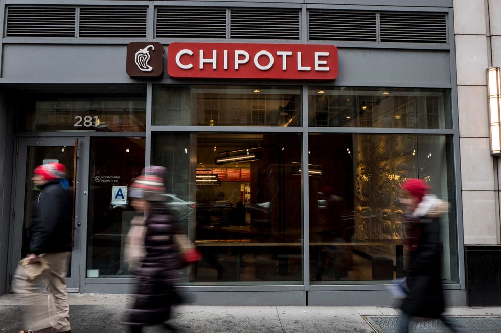 chipotle’s guac contains avocados from singer jason mraz