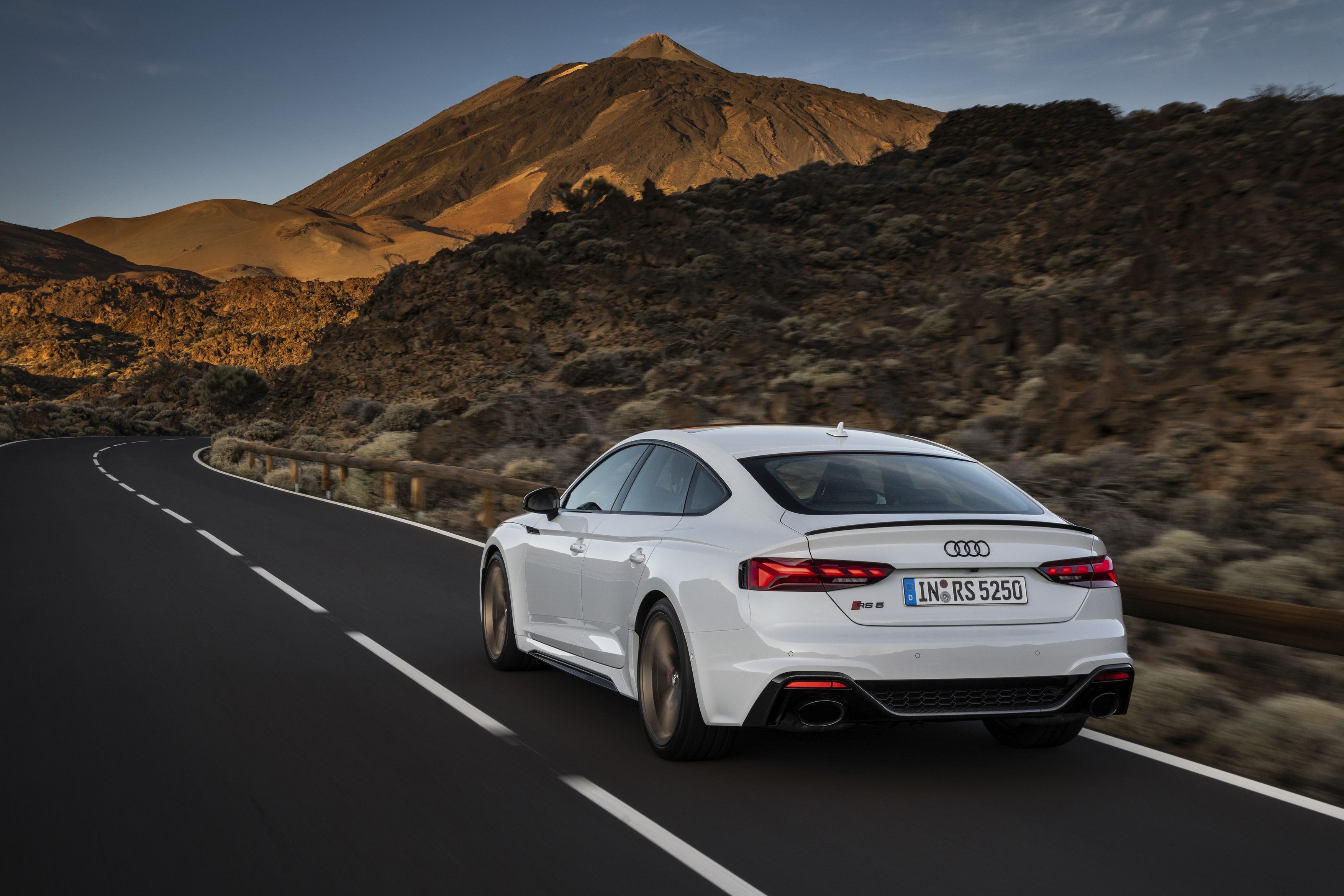 Вид 2020. Audi a5 Sportback 2020 сзади. Audi rs5 Sportback 2022. Audi rs5 Liftback. Audi rs5 2020 белая.