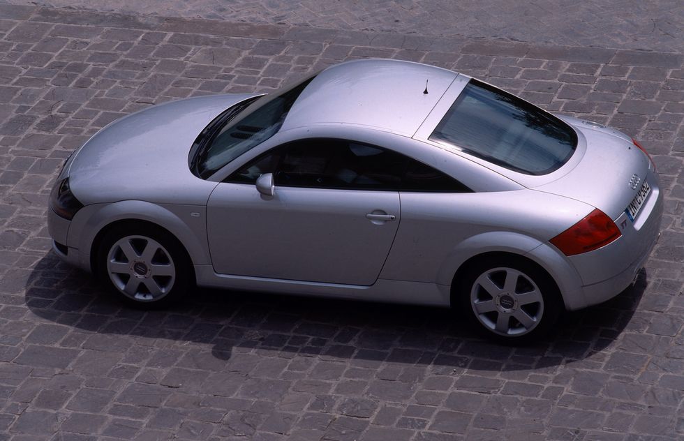 the first generation audi tt coupé silver, image 1