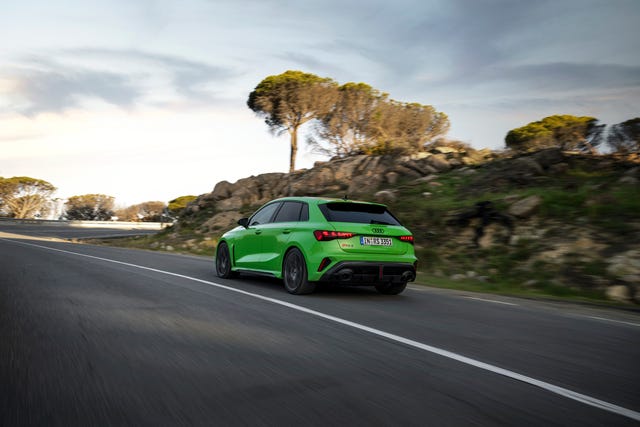 Canadian Dealers Ponder Adopting Foreign Auto Safety Standards Amid Tariff Turmoil
