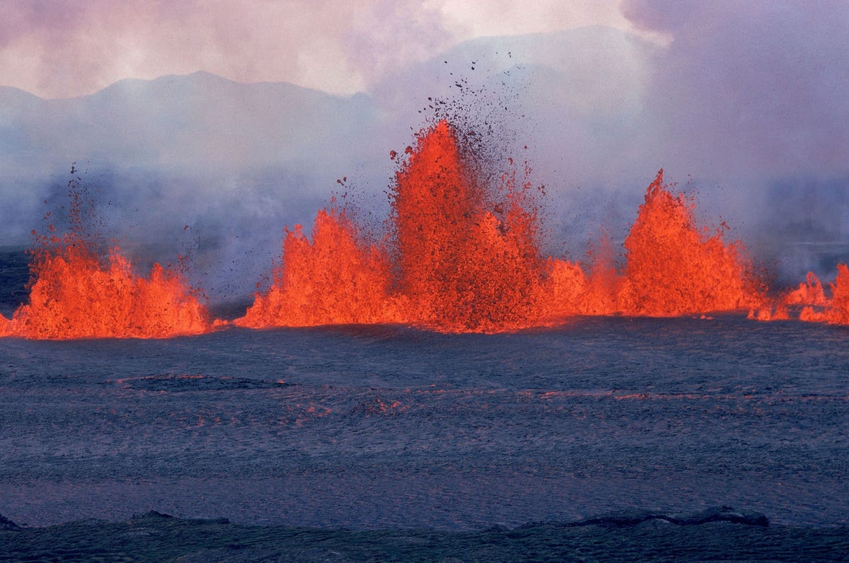 Geologen vonden tot hun verbazing eerder niet ontdekt magma in enkele van s werelds meest onderzochte vulkanen Ze moeten nu op zoek naar een manier om deze mogelijk risicovolle reservoirs ook in andere vulkanische hotspots te vinden