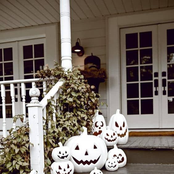 25 Best Outdoor Pumpkin Decorations for Halloween 2024