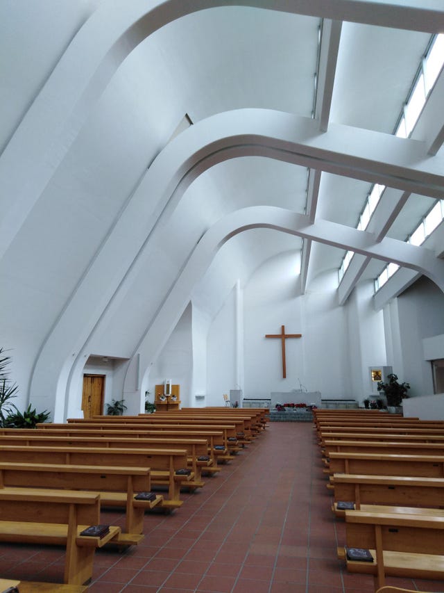 Chapel, Place of worship, Ceiling, Building, Church, Architecture, Aisle, Daylighting, Parish, Altar, 