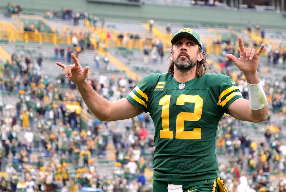 Twitter celebrates as Packers' anti-vaxxer Aaron Rodgers gets