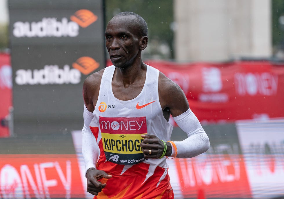 eliud kipchoge ken running toward the finish at the end of the elite mens race at the historic elite only virgin money london marathon taking place on a closed loop circuit around st jamess park in central london on sunday 4 october 2020

photo andrew baker for virgin money london marathon

for further information medialondonmarathoneventscouk