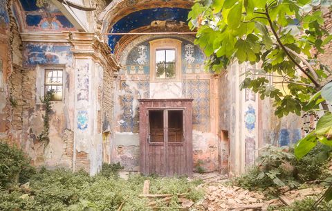 abandoned churches italy