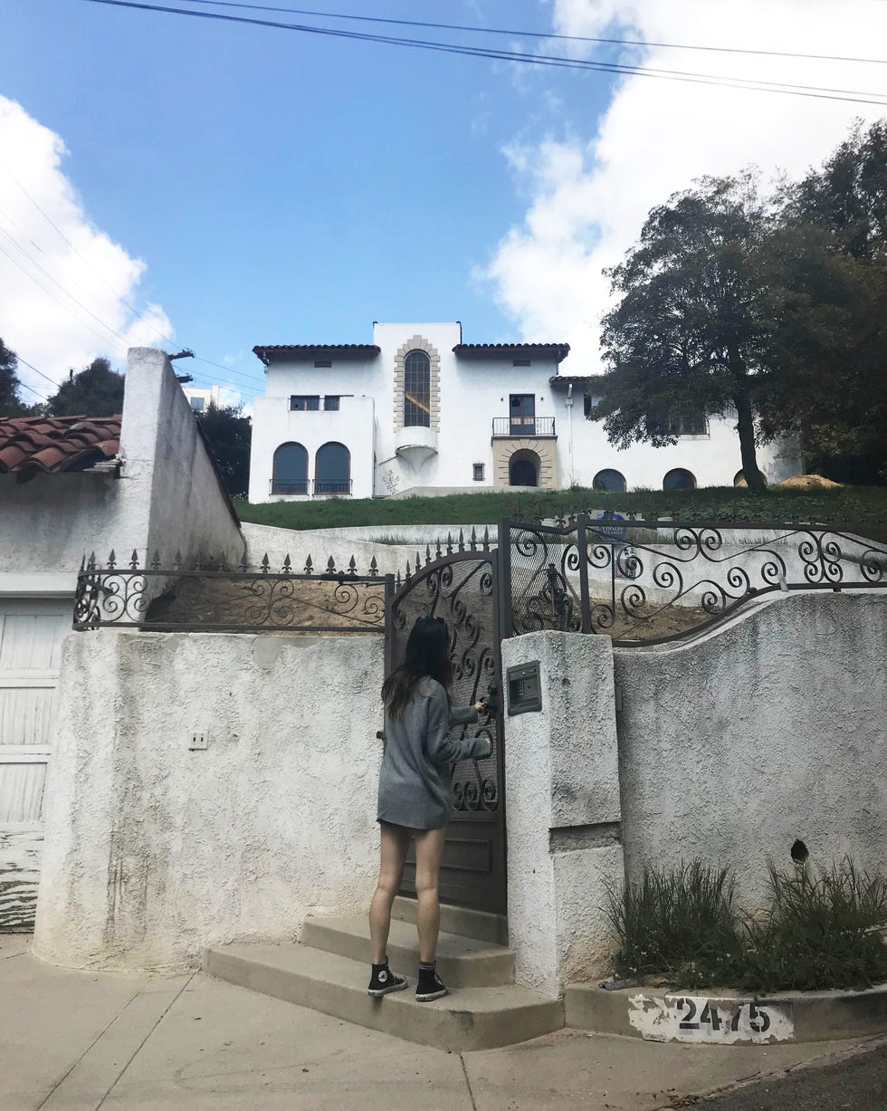 Wall, House, Street fashion, Concrete, Roof, Boot, Calf, Smoke, Chimney, wall, house, street fashion, concrete, roof, boot, calf, smoke, chimney,