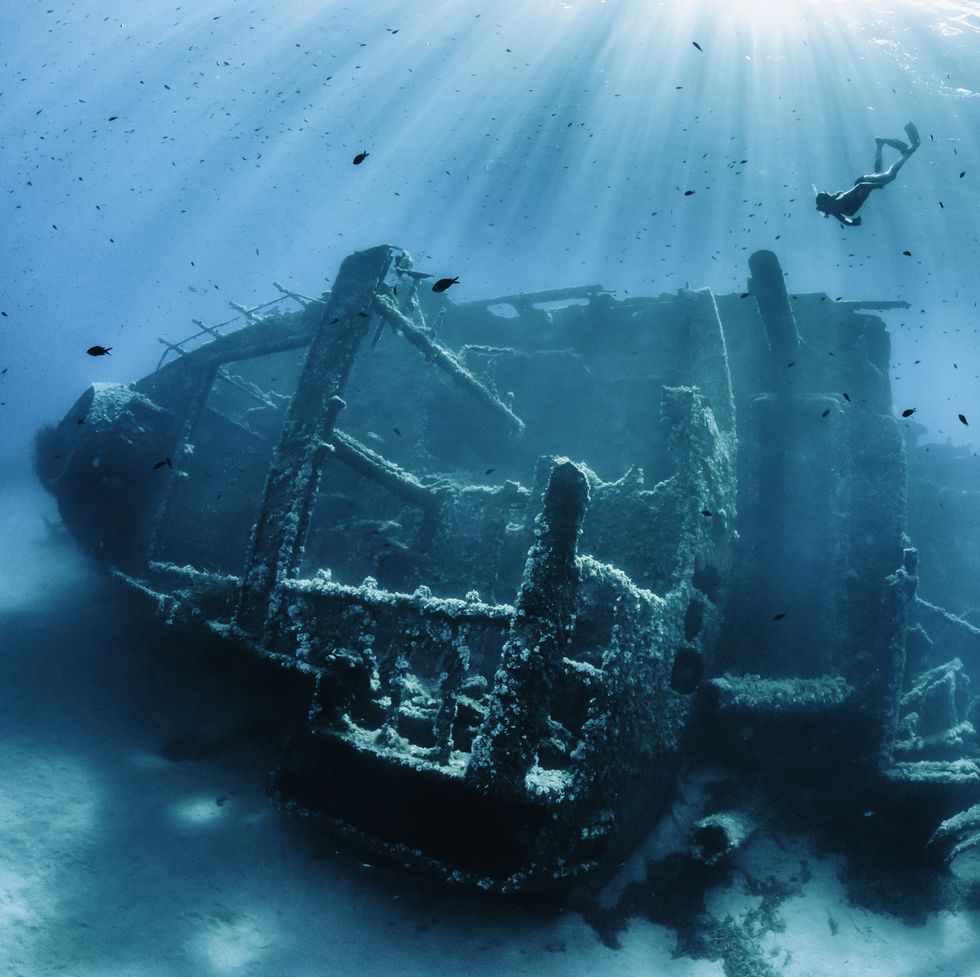 15 Photos Of Underwater Shipwrecks - Beautiful Shipwreck Images