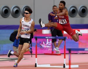 Abderrahman Samba durante su carrera en los Campeonatos de Asia de atletismo en los 400 metros vallas