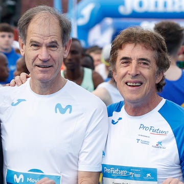 madrid (espaÑa), 06/04/2025. el exciclista pedro delgado (d) y el exfondista abel antón (i) posan antes de comenzar la media maratón de madrid este domingo. efe/ chema moya madrid (espaÑa), 06/04/2025. el exciclista pedro delgado (d) y el exfondista abel antón (i) posan antes de comenzar la media maratón de madrid este domingo. efe/ chema moya