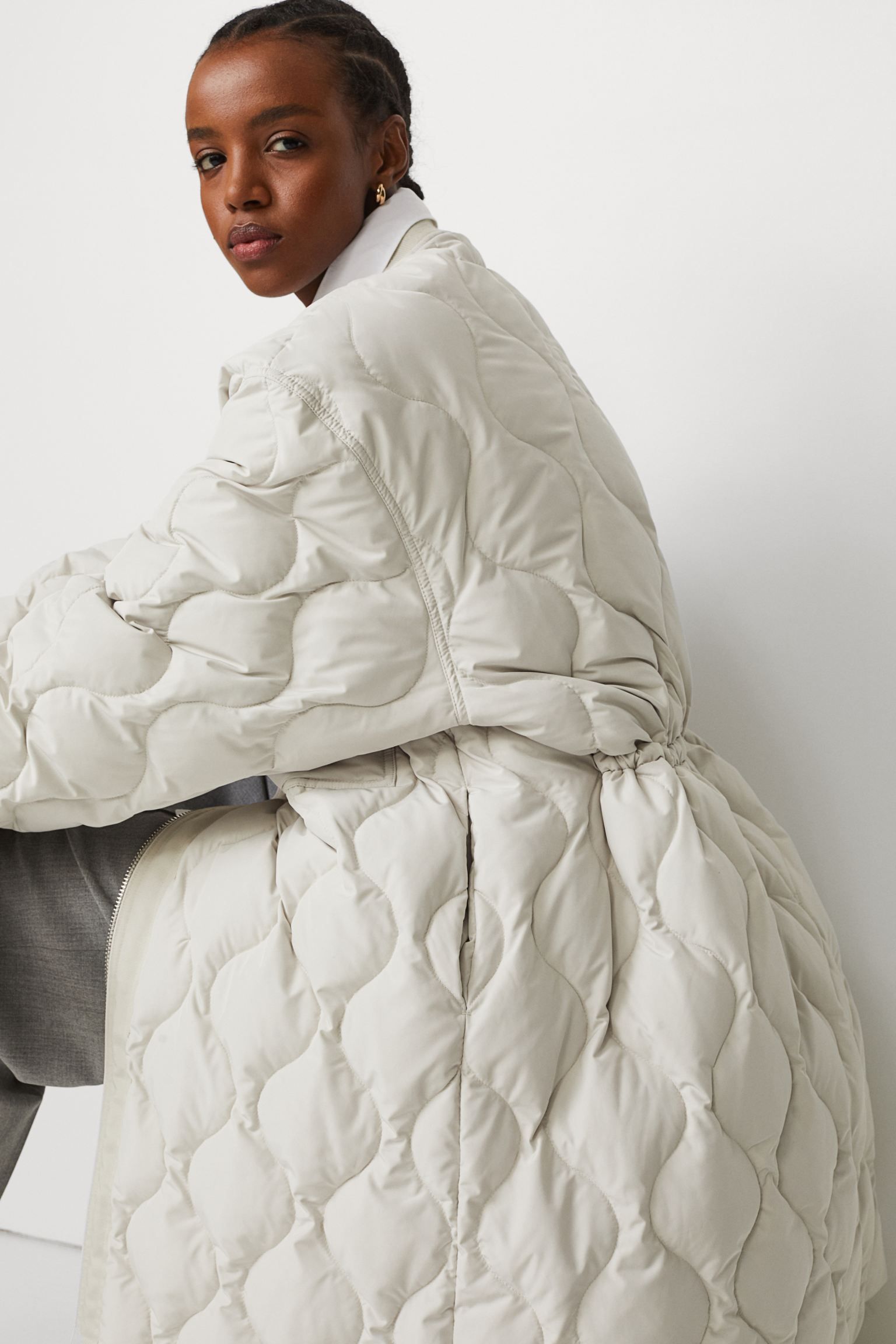 El abrigo acolchado tipo plumas premium de H&M es un flechazo