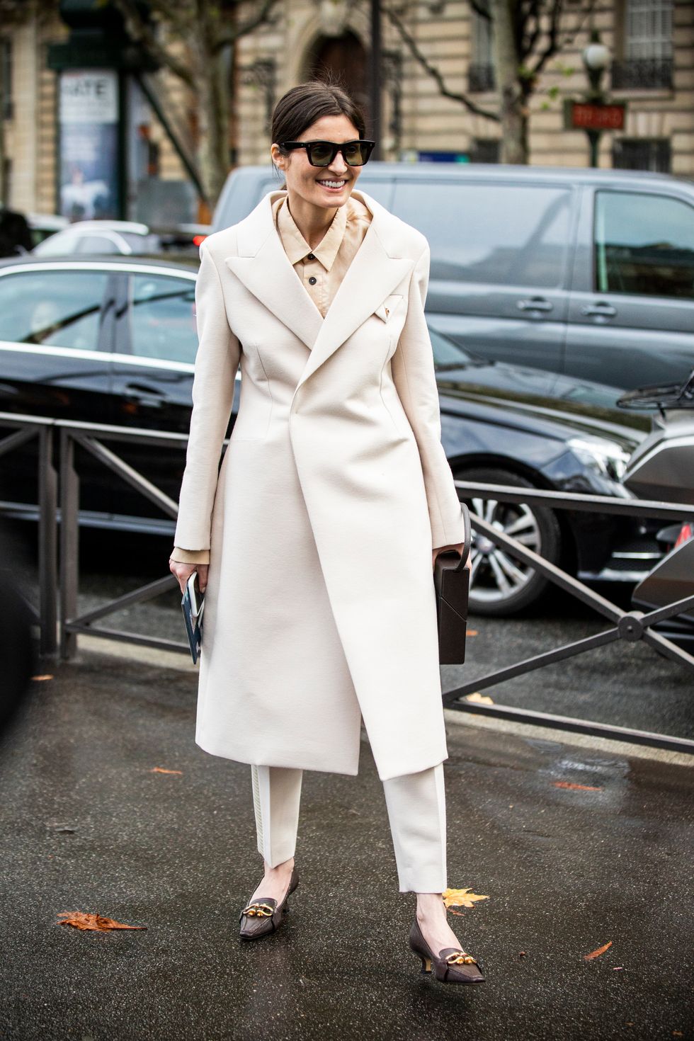 Consigue un look sofisticado con un nuevo abrigo blanco largo esta