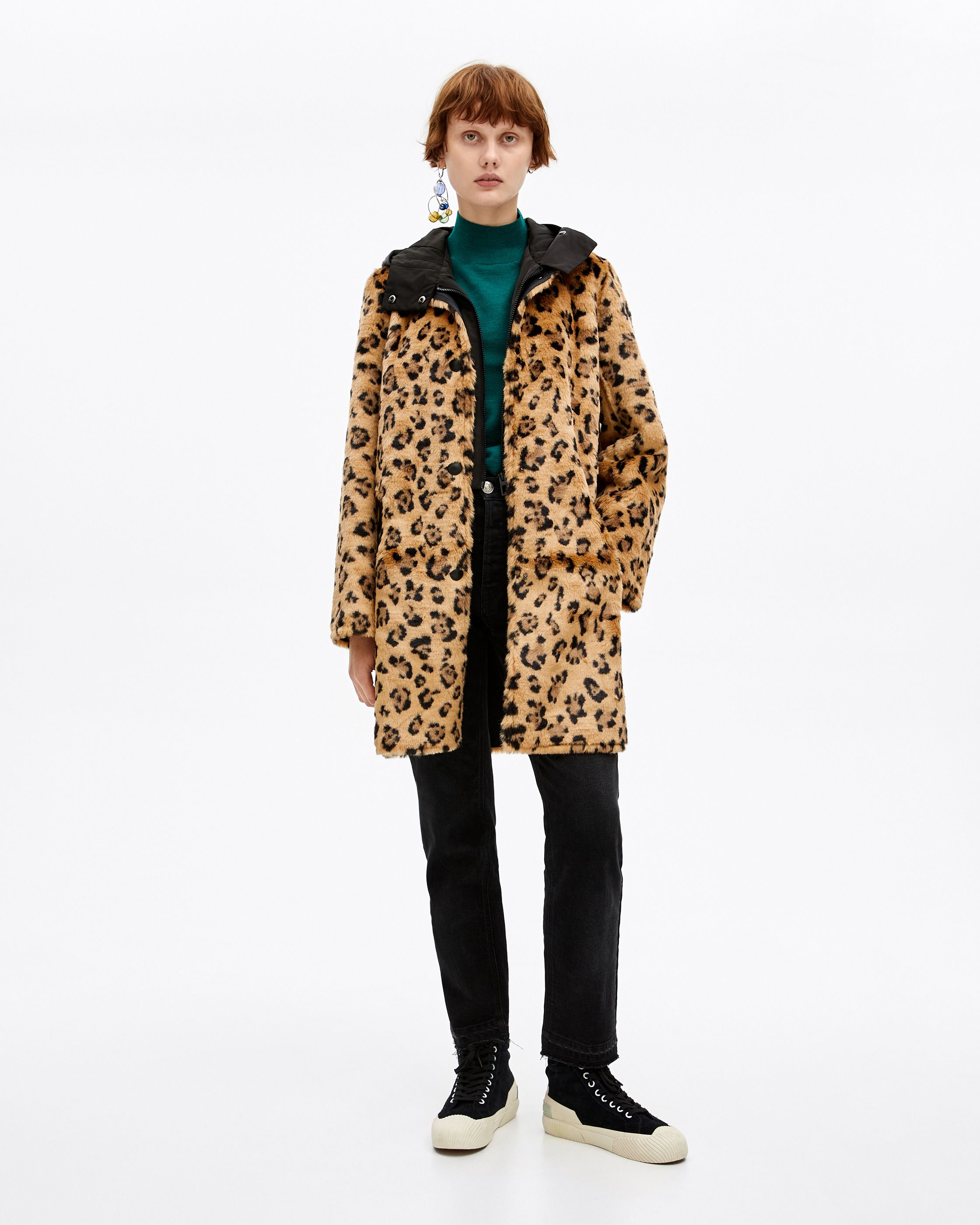 El abrigo de leopardo vas comprar en las rebajas de Bimba y