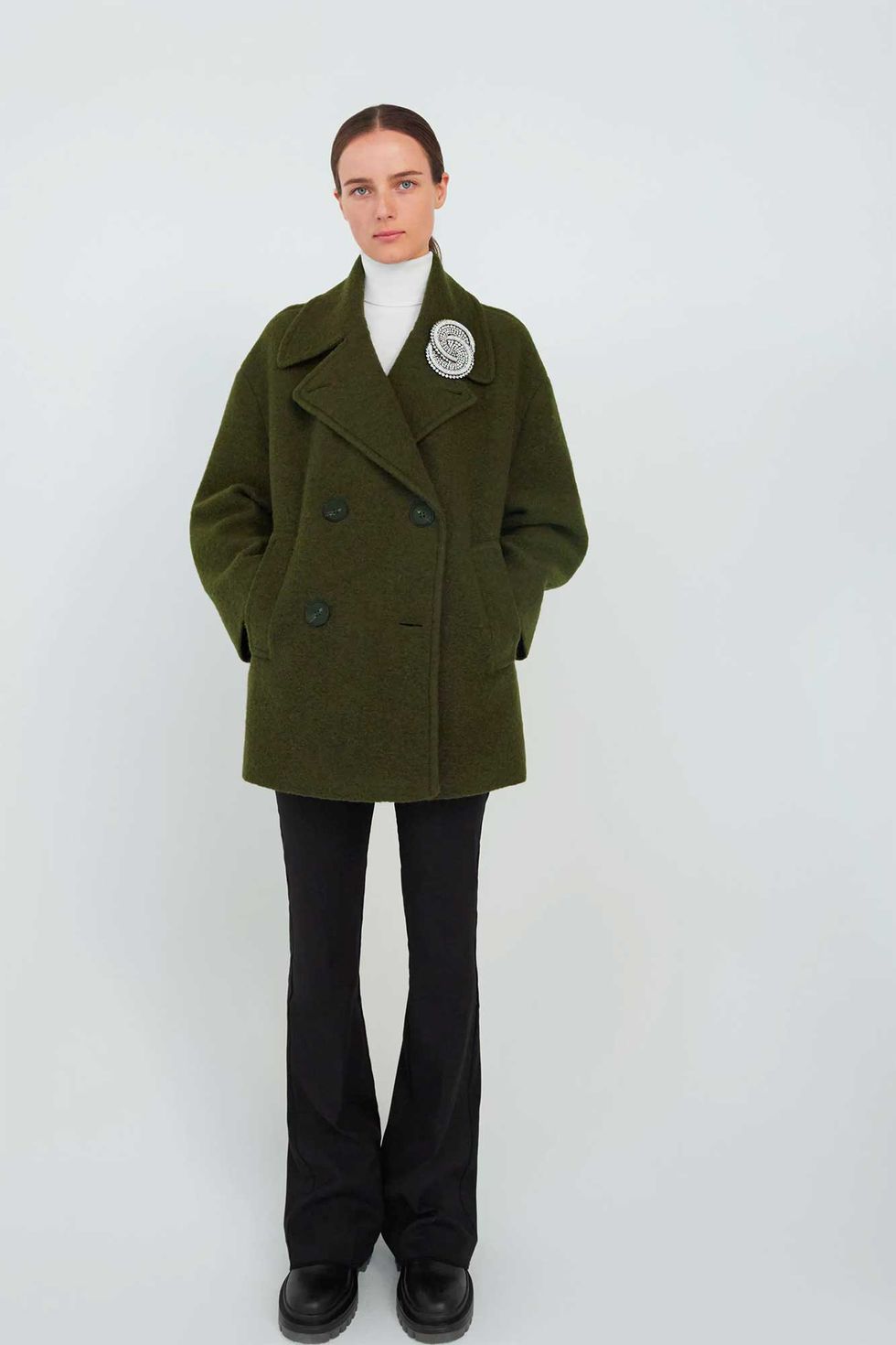 este abrigo oversize masculino verde se agota siempre en zara
