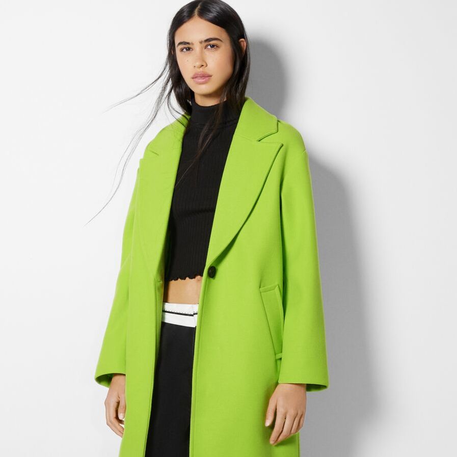 abrigo verde flúor 29 € de Bershka