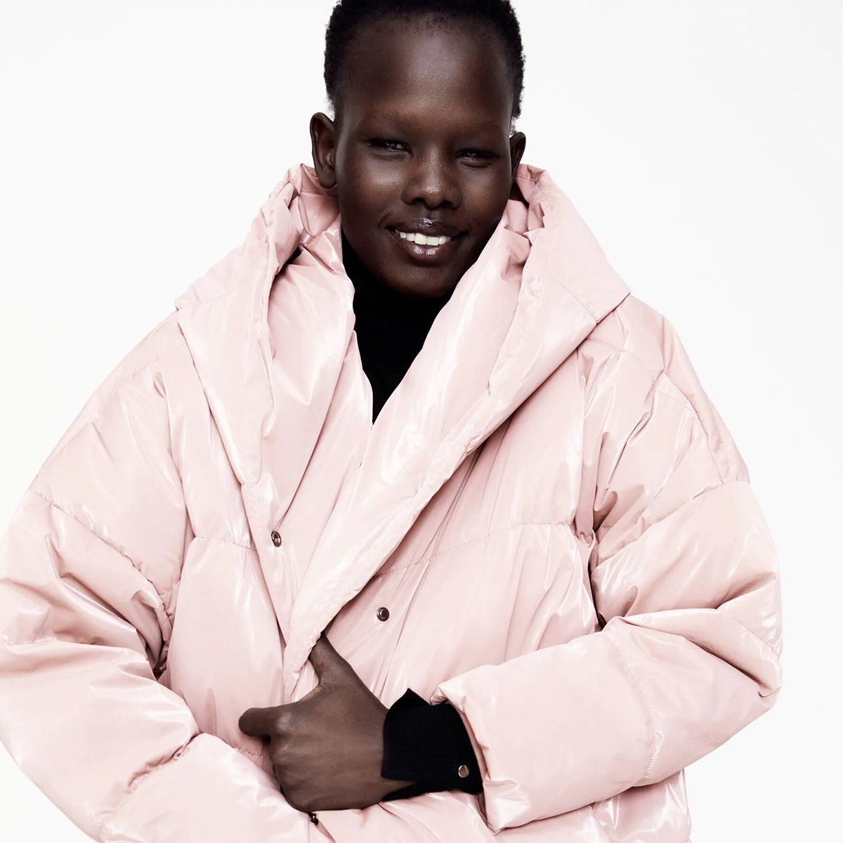 El abrigo rosa de las rebajas de para los días de frío