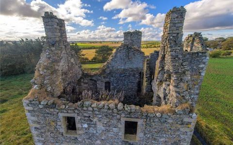 Ruins, Castle, Highland, Historic site, Rock, Sky, Building, Fortification, History, Archaeological site, 