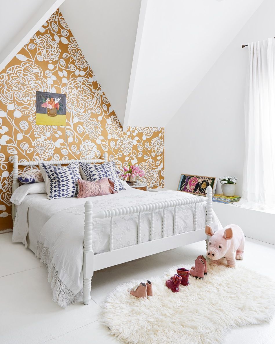 31 Wallpaper Accent Walls That Are Worth Pinning  DigsDigs