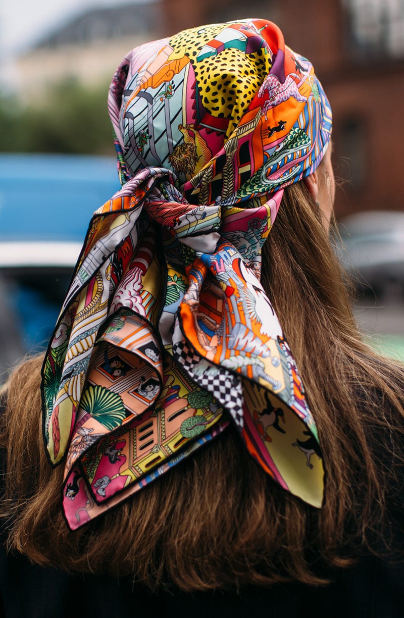 Come mettere il foulard tra i capelli in inverno