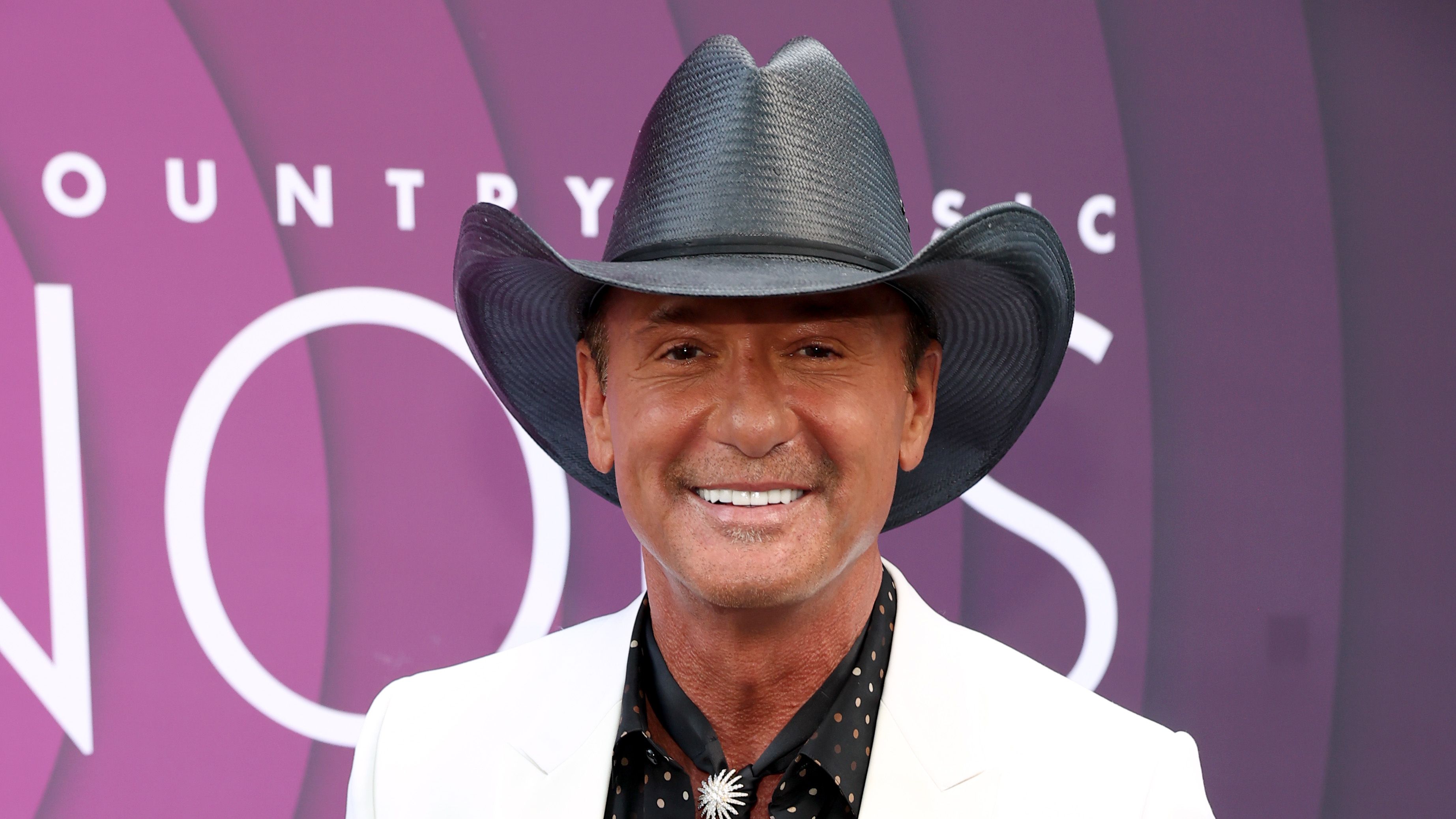 Tim McGraw Honors Dad on the Mound
