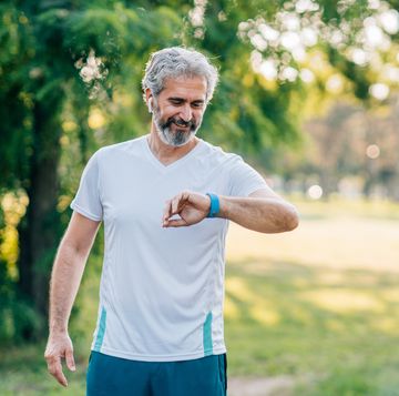 active senior measuring heart rate with smartwatch