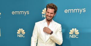 andrew garfield wearing white at the 2022 emmy awards