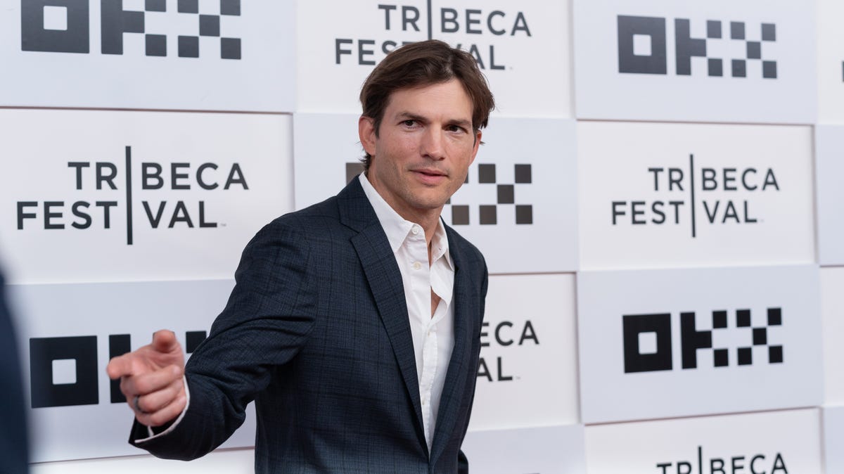 preview for Ashton Kutcher, una transformación marcada por su enfermedad