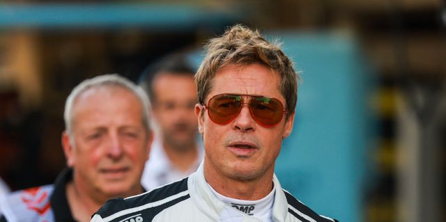 ブラッドピット 直筆サイン ブラピ Brad Pitt F1 俳優 actor-brad-pitt-walks-down-pit