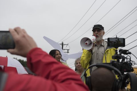 actor james cromwell protests cpv power plant construction before reporting to jail
