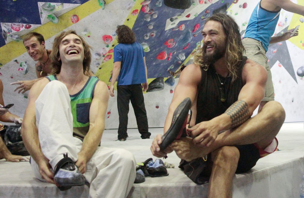 jason momoa attends aerobic climb exhibition in barcelona