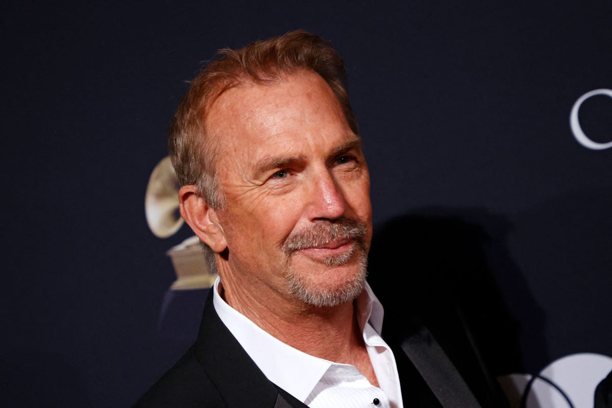 yellowstone kevin costner netflix