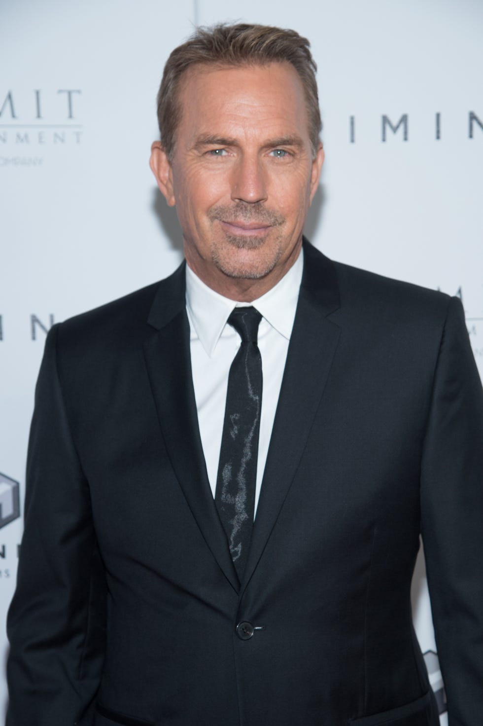 https://hips.hearstapps.com/hmg-prod/images/actor-kevin-costner-attends-the-criminal-new-york-premiere-news-photo-1607028065.?crop=1.00xw:0.667xh;0,0.0181xh&resize=980:*