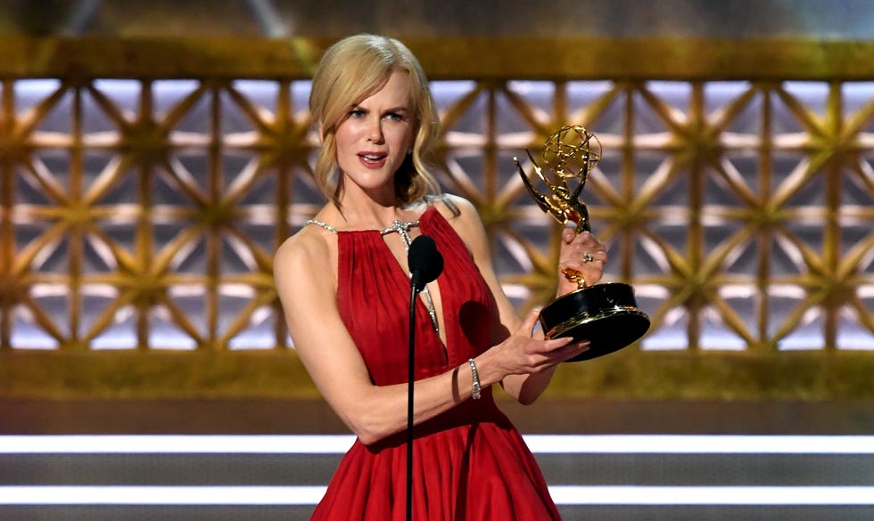 nicole kidman holding an emmy trophy